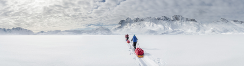 Grönland, Schweizerland Alpen, Kulusuk, Tasiilaq, Skitourengeher, lizenzfreies Stockfoto