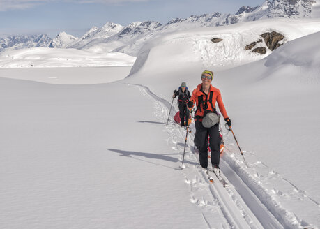 Grönland, Schweizerland Alpen, Kulusuk, Tasiilaq, Skitourengeherinnen - ALRF01221