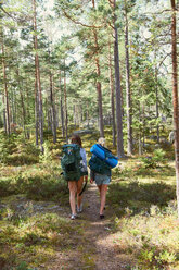 Women hiking in forest together - CUF00986