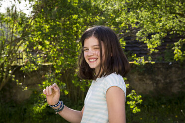 Portrait of laughing girl in the garden - LVF06940
