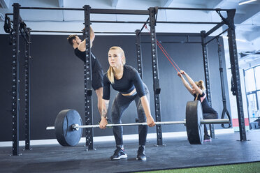 People exercising at gym - BSZF00382