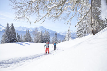 Austria, Tyrol, couple snowshoeing - CVF00436