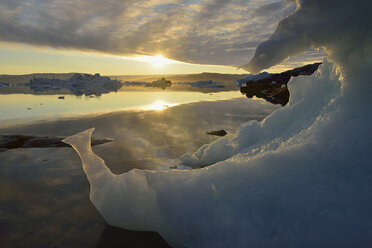 Greenland, East Greenland, view from Sarpaq, icebergs of Sermilik fjord at sunset - ESF01649