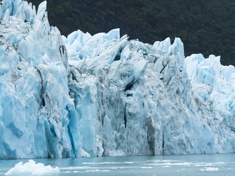 Argentinien, Patagonien, El Calafate, Puerto Bandera, Lago Argentino, Parque Nacional Los Glaciares, Estancia Cristina, Spegazzini-Gletscher, Eisberg, lizenzfreies Stockfoto