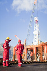 Workers talking on oil rig - CUF01323