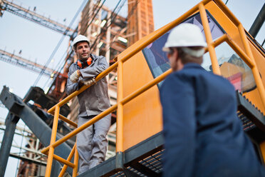 Workers talking at oil refinery - CUF01380