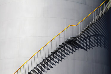 Silhouette einer Treppe auf einem Silo - CUF01417