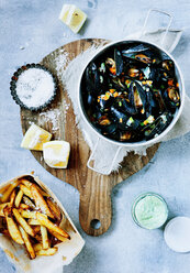 Platter of steamed mussels and fries - CUF01448