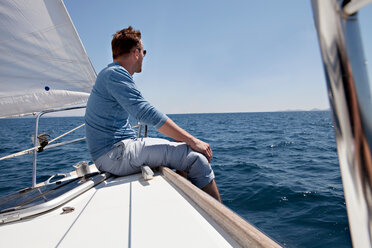 Man on yacht - CUF01579