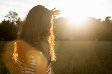 Woman shielding her eyes from sun - CUF01621