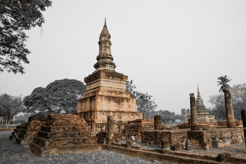 Thailand, Sukhothai, Sukhothai Historischer Park, Pagode - HLF01080