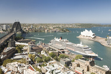 Sydney opera house and sydney harbour bridge - ISF00232