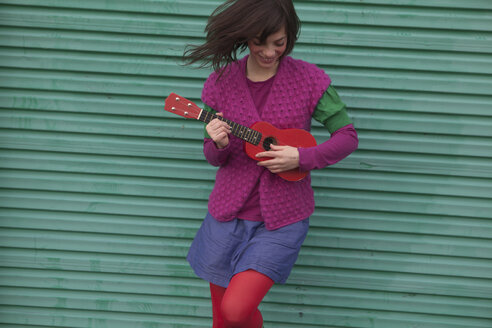 Young woman playing ukulele - ISF00360