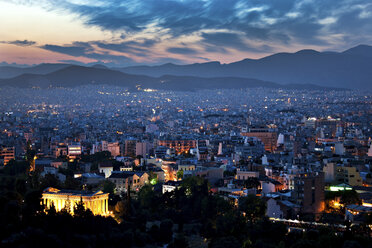 Stadtbild bei Nacht, Athen, Griechenland - ISF00801