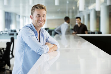 Young businessman in office - ISF00898