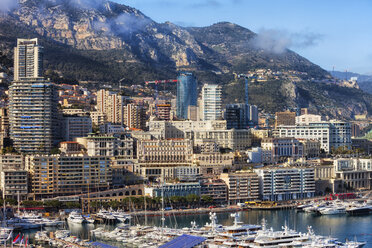 Fürstentum Monaco, Monaco, Monte Carlo, Stadtbild am Yachthafen - ABOF00338