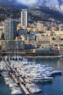 Fürstentum Monaco, Monaco, Monte Carlo, Stadtbild am Yachthafen - ABOF00339