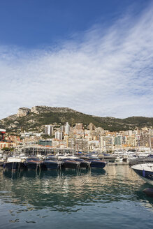 Fürstentum Monaco, Monaco, Monte Carlo, Blick vom Hafen Hercule - ABOF00343