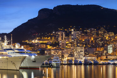 Fürstentum Monaco, Monaco, Monte Carlo, Yachthafen zur blauen Stunde - ABOF00345