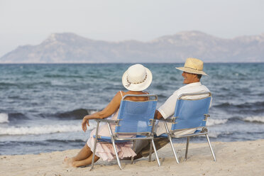 Couple on deckchairs on beach, Palma de Mallorca, Spain - CUF01904