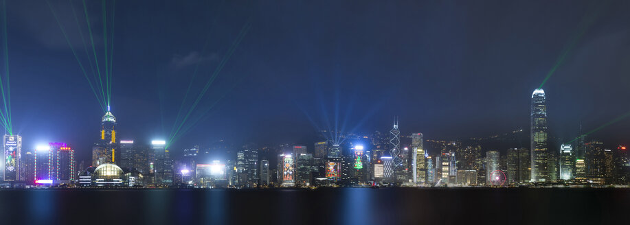 China, Hongkong, Panoramablick auf Central bei Nacht - MKFF00366