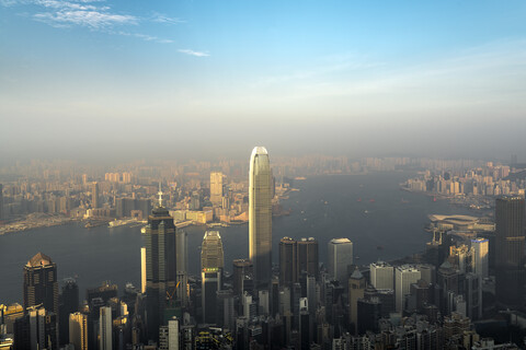 China, Hongkong, Skyline am Abend, lizenzfreies Stockfoto