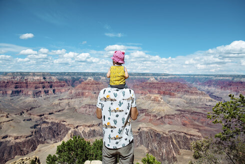 USA, Arizona, Grand Canyon National Park, father and baby girl enjoying the view - GEMF01948