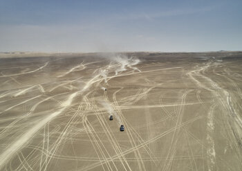 Landscape view of off road vehicles crossing dusty desert, Ica, Peru - CUF02278