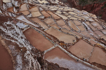 Luftaufnahme der Salzterrassen, Maras, Cusco, Peru - CUF02290