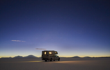 Recreational vehicle, travelling at dusk, across salt flats, Salar de Uyuni, Uyuni, Oruro, Bolivia, South America - CUF02300