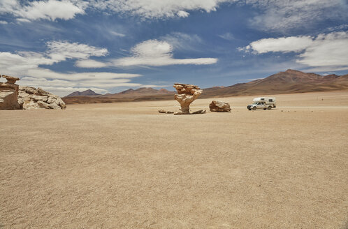 Wohnmobil, Fahrt durch die Landschaft, Villa Alota, Potosi, Bolivien, Südamerika - CUF02303