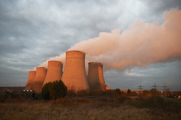 Cooling towers at power plant, Derby, United Kingdom, Europe - CUF02343