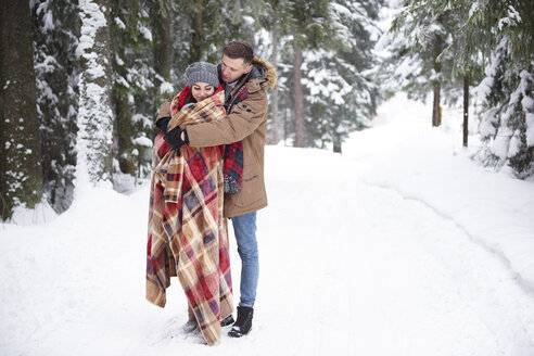 Young couple hugging in snow - CUF02574