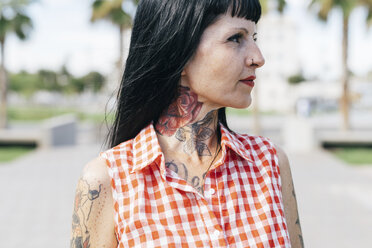 Mature female hipster with tattooed neck, close up - CUF02681