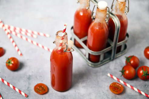 Selbstgemachter Tomatensaft in Bügelverschlussflaschen - RTBF01264