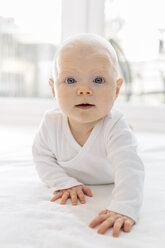 Crawling baby girl looking at camera - CUF03293