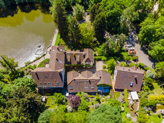 Deutschland, Hessen, Dreieich, Alte Mühle mit Teich - AMF05719