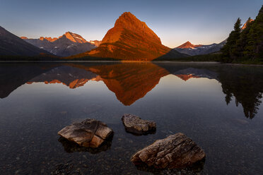 Scenic view, Swiftcurrent Lake, Glacier National Park, Montana, USA - CUF03894