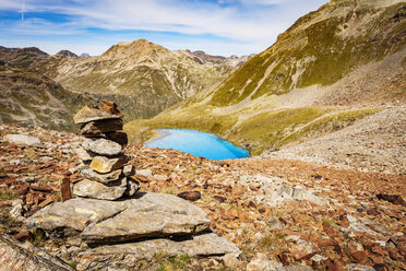 Stack of rocks, elevated view of lake in mountains - CUF03921