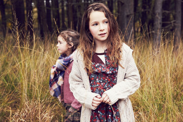 Portrait of two young standing in meadow - CUF04474