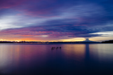 Puget Sound bei Sonnenuntergang, Bainbridge, Washington, USA - ISF01004