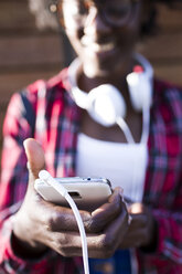 Hand of young woman holding smartphone, close-up - JSRF00063