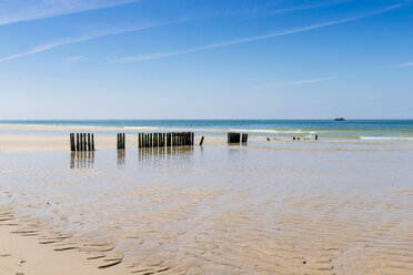 Deutschland, Schleswig-Holstein, Sylt, Nordsee, Wellenbrecher - EGBF00254