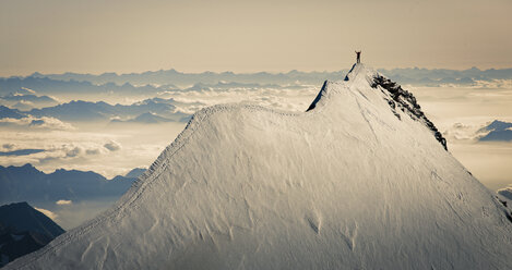 Schneebedeckte Berggipfel, Monte Rosa Piemont, Italien - CUF04817