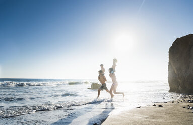 Family playing on El Matador Beach, Malibu, USA - ISF01230