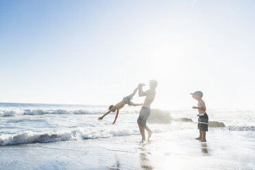 Brothers playing on El Matador Beach, Malibu, USA - ISF01239