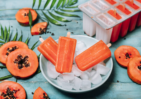 Homemade papaya ice lollies - RTBF01274