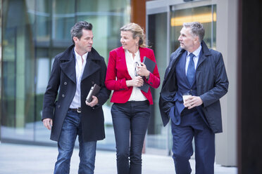 Businesspeople walking in street - CUF04902