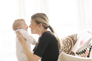 Mother and baby bonding at home - CUF05315