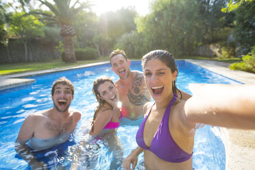 Friends in swimming pool taking selfie - CUF05403